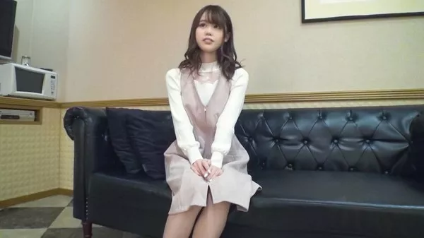 [SIRO-3701] 【初撮り】ネットでAV応募→AV体験撮影 924 彼氏と別れて傷心中の美少女がAV初出演！手マンで『ごめんなさぃいい！』とビシャビシャ潮吹き！寝バックで痙攣絶頂しちゃうムッツリスケベ娘♪ ゆめ 20歳 学生