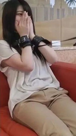 [FC2_PPV-1403255] 美人すぎる芸能マネージャーを拘束して激ピス剛毛まんこに連続中出し(56分)]