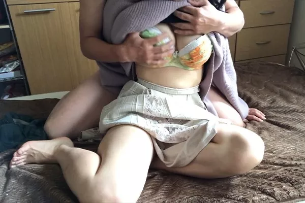 [FC2_PPV-2442219] 妊活に必要と貸したお金が返ってこないので、外の様子をうかがって、強制自宅訪問