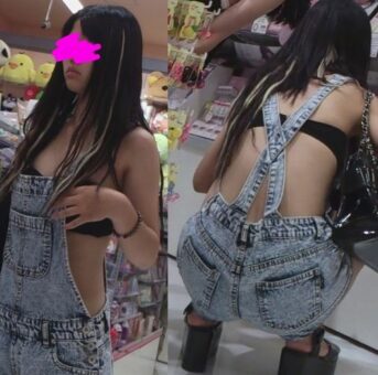 スポブラ丸出しドスケベ服で買い物中のJ○ちゃんを粘着ストーキング撮り