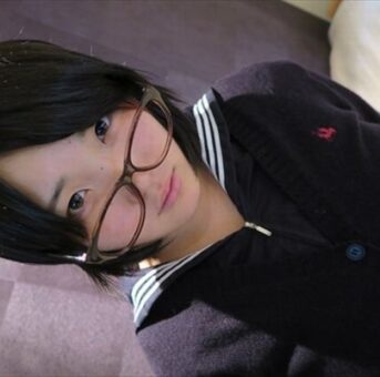 巨乳眼鏡美少女(18)に生チンポでお仕置きセックス
