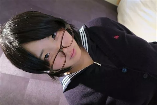 巨乳眼鏡美少女(18)に生チンポでお仕置きセックス