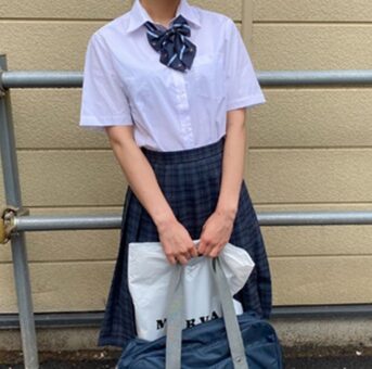 【流出】現役私立女子校生_処女マン初ハメ撮り_アイドル級の美少女に連続無断中出し