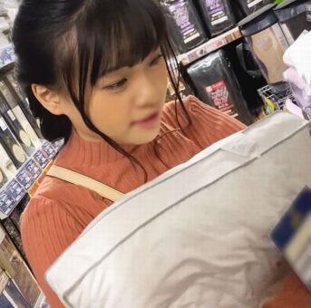 めちゃかわいい純朴な看護学生 陰毛未処理なおまんこに中出し