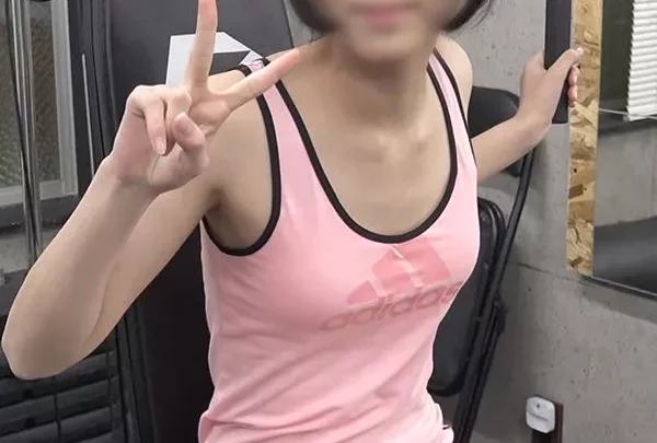 千秋ちゃんがジムでトレーニング！【4K】