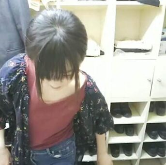バイト更衣室着替え
