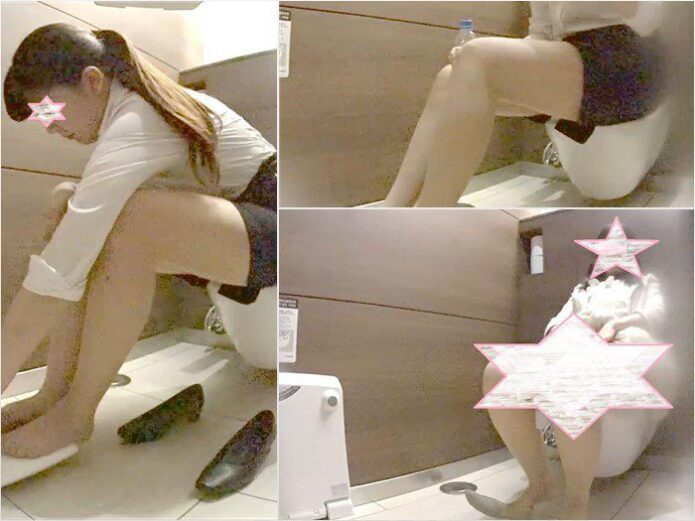 洋式トイレで変態オナニーとパンプスを嗅ぐＯＬ