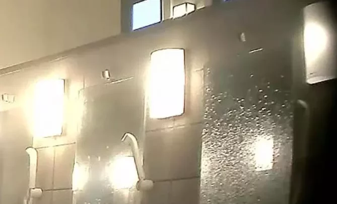 Sサイズの公衆浴場で密着