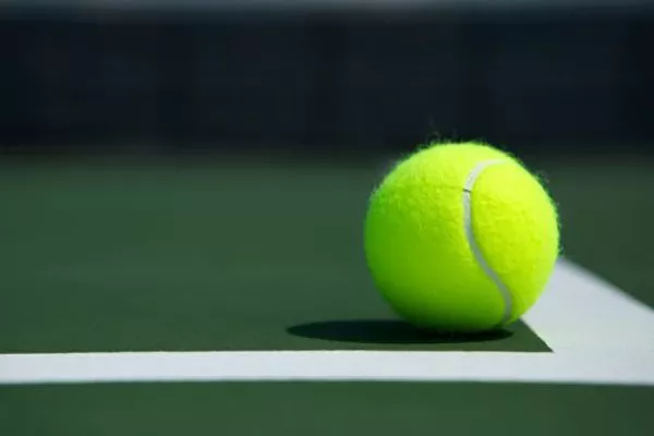 Tennis⑲マ〇コ丸見え２名登場！中腰のままおしっこを・・( ;∀;)