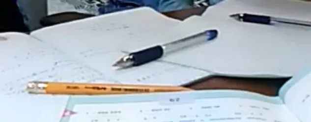 공부 중인 미소녀에게 에로코메를 하면 벗어버린다는 설