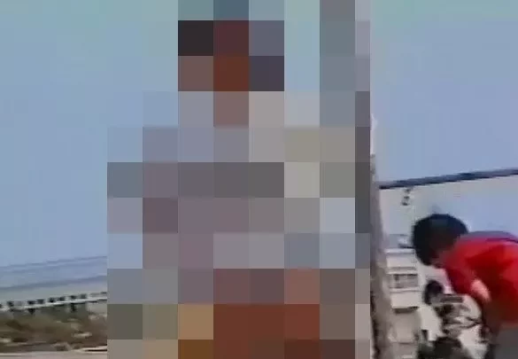 【海】美少女たちの見え過ぎお着替え【盗撮】