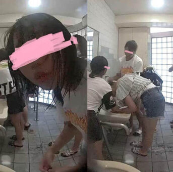 海の家の共用トイレを覗いてみた３ピチピチわいわい