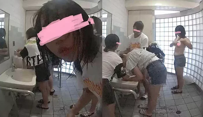 海の家の共用トイレを覗いてみた３ピチピチわいわい