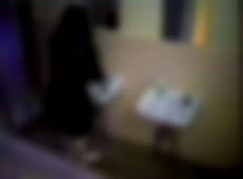公衆トイレで本気オナニーするJ○