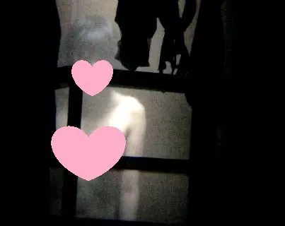 裸で洗濯物を取ってしまうカワイイJDさん