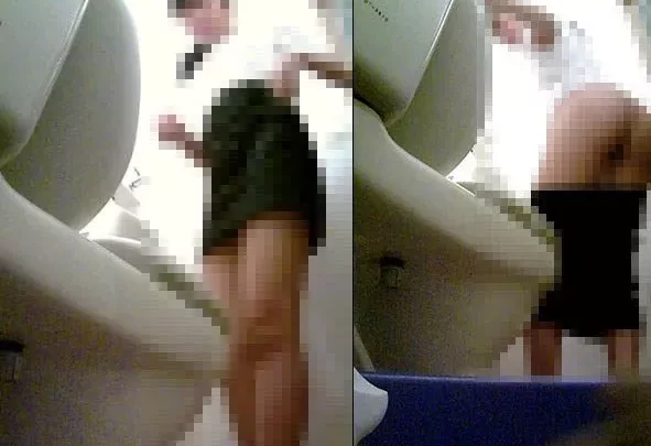 Die Toilette der Nachhilfeschule. [C-Klasse 2 Personen]