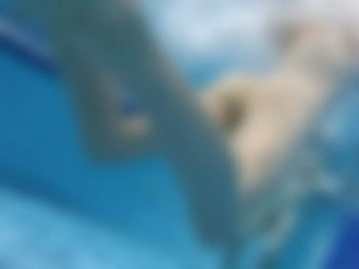 수영장 몰래 촬영 풍　여자아이의 수중 하반신 사정