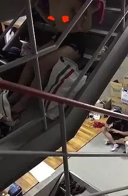 階段バレー部着替え その２