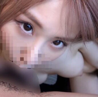 【12/12まで特別価格】ガチの精子大好き美女。マ〇コをほじって中出しした精子を食べるレースクイン。禁欲後の4発射を完食。 1700pt→1500pt