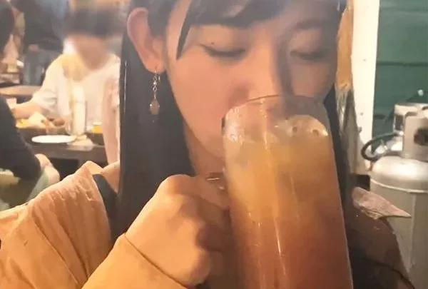 かわいくてノリがよくてエロい浮かれた女子大生とお酒飲んでほろ酔いセックス 膣内に射精しました