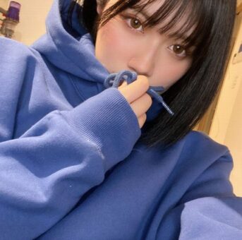 ホームラン級の真面目さと優等生なメガネ女子ちゃんさん。粘膜接触ゼロなのにビクビクちゃんするほどの感度抜群。むっちりぱいぱんマンコ