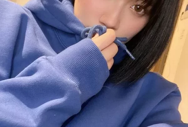 ホームラン級の真面目さと優等生なメガネ女子ちゃんさん。粘膜接触ゼロなのにビクビクちゃんするほどの感度抜群。むっちりぱいぱんマンコ