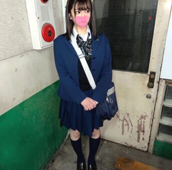 【個人撮影】訳ありの制服女子とパパ活_下着を見られるだけで恥ずかしがるウブな娘に連続中出し