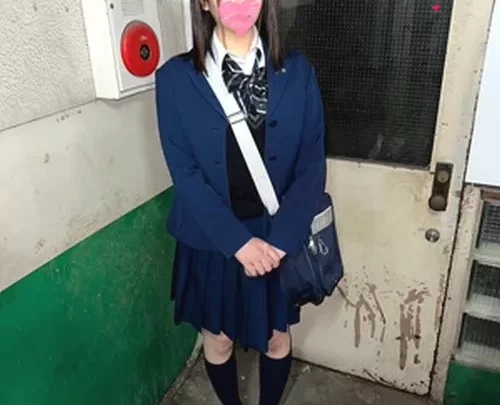 【個人撮影】訳ありの制服女子とパパ活_下着を見られるだけで恥ずかしがるウブな娘に連続中出し