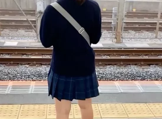 ☆エスカレーター盗撮☆JK４名分