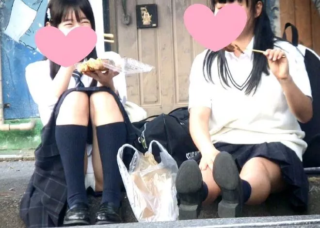 【레어】앉아있는 흰 바지