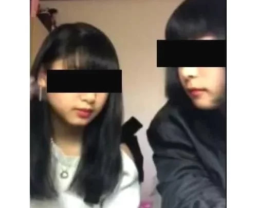 激かわj〇風2人　雑談しながら2人ともパンチラ　配信風