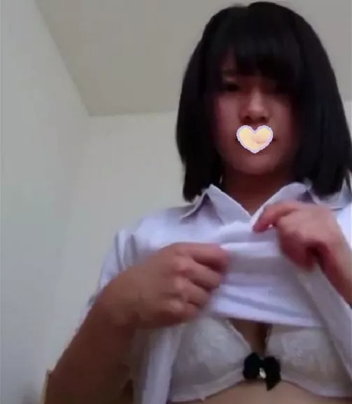 모서리로 비비며 손을 사용하지 않고 절정에 이르다
