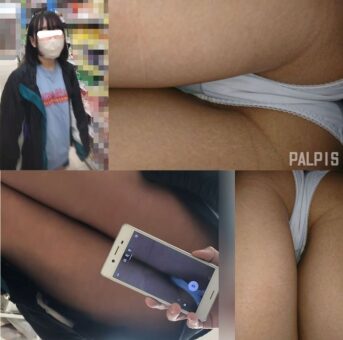 お母さんと日用品を買いに来ていた女の子をパシャリ