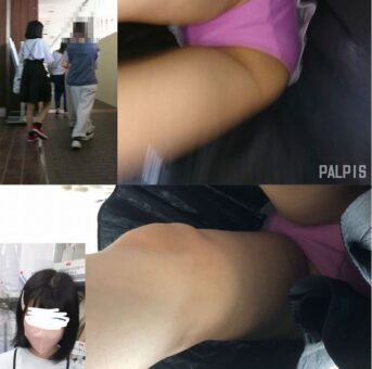 休日に友達とモールに来ていた女の子をパシャリ
