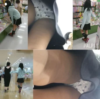 同年代の女の子の周りでもパシャリ