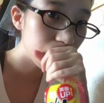 真面目そうな眼鏡っこを脱がせていくエロイプ②