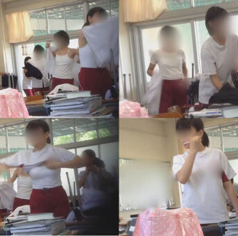 教室内で着替える乙女たち　1