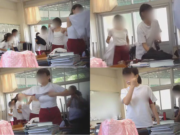 교실 안에서 옷을 갈아입는 소녀들 1