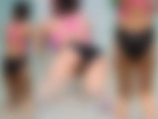 해변에서 수영복 이미지