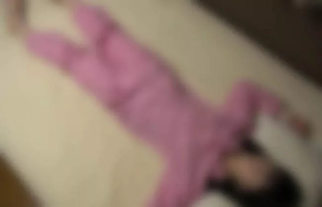 Im Pyjama bei OJAMA... Erinnerungen daran, wie ich die Schwester meiner Klassenkameradin verführt habe.