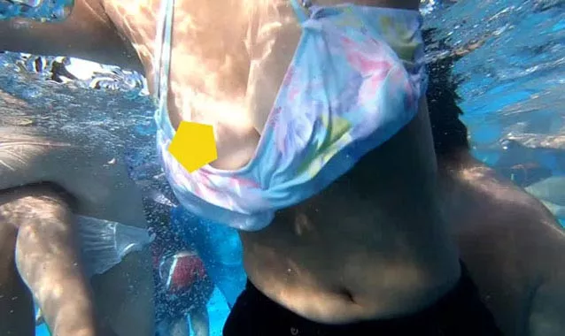 巨乳〇K de balancement des seins sous l'eau 15295852