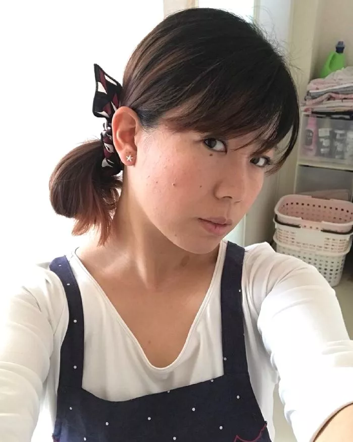 오나 방송에 열중하는 주부