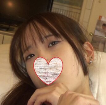 （個人撮影）顔出し　こっそり切った穴あきゴムで中出ししてあげました！おかしくなっちゃうそうです