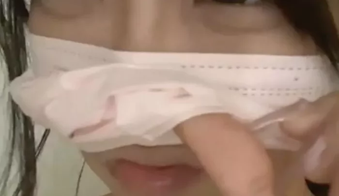 水菜-chan, très populaire lors d'un certain concert ♡ se détend dans sa chambre avec une longue masturbation.