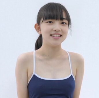 18才ひなたちゃん 生まれたままのオールヌード【FHD/30p/20Mbps】