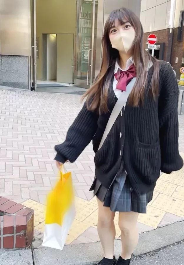 【한정 공개 중】6월 연예 활동 스타트 ”미스〇〇” 파이널리스트 진출의 18세 정통파 미녀와 중출하메 촬영 여행.