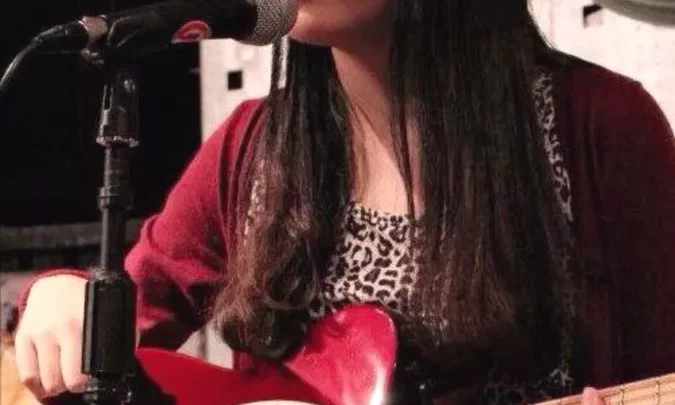 Nouvelle femme débutante ★ Chanteuse et compositrice qui fait une fellation !