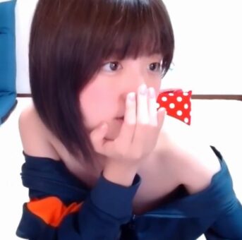 地下アイドル風な色白美女のエッチな配信