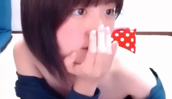 地下アイドル風な色白美女のエッチな配信