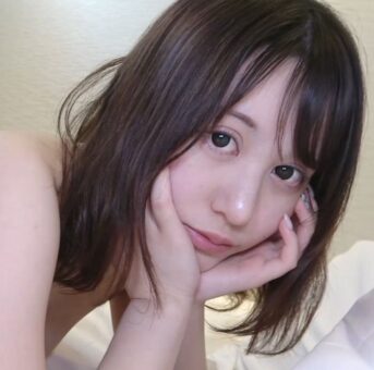 限定販売【無修正】 有村架純似!?美しい顔立ちの美少.女が人生初中出しハメ撮り。